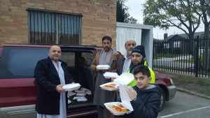 Neighbourly mosque breaks bread