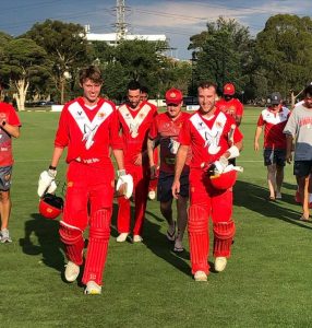 Hoekstra heroics help Swans home in last ball thriller out west