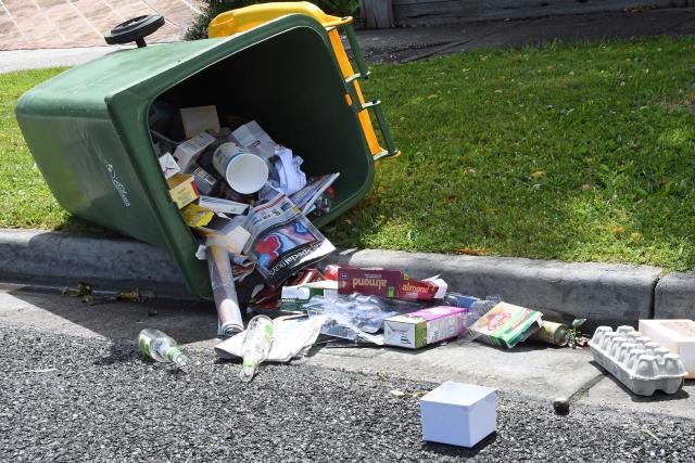 Rubbish-collection strike looms in April